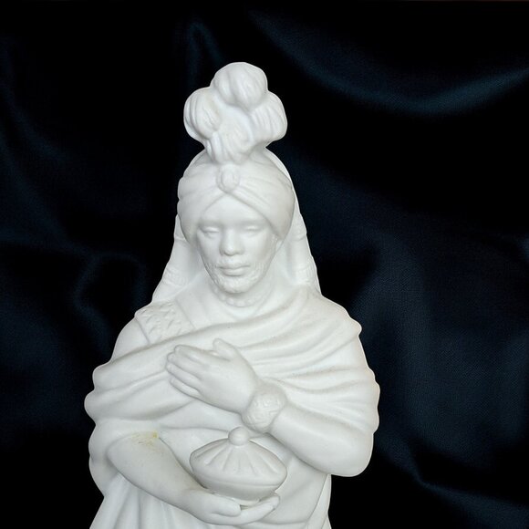 Avon Nativity Collectibles The Magi Kaspar 1982 Porcelain Figurine - Picture 3 of 15